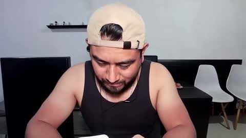 Snapshot of oskregal chatting on February 12, 2:17 am oskregal online show from February 12, 2:17 am