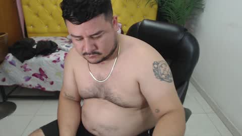 Snapshot of oso_gael chatting on December 22, 6:04 pm Bear Gael online show from December 22, 6:04 pm