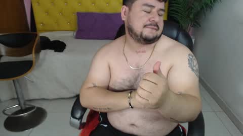 Snapshot of oso_gael chatting on January 12, 5:33 pm Bear Gael online show from January 12, 5:33 pm