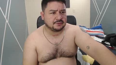 Snapshot of oso_gael chatting on January 24, 5:32 pm Bear Gael online show from January 24, 5:32 pm