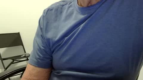 Snapshot of ossibottom chatting on May 4, 2:29 am Ossi online show from May 4, 2:29 am