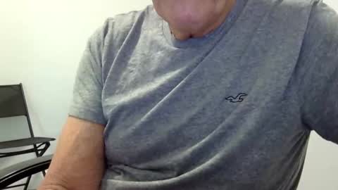 Snapshot of ossibottom chatting on May 23, 8:24 pm Ossi online show from May 23, 8:24 pm