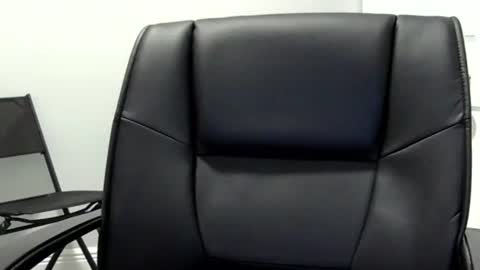 Snapshot of ossibottom chatting on May 27, 3:03 am Ossi online show from May 27, 3:03 am