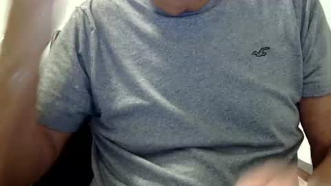 Snapshot of ossibottom chatting on June 1, 2:02 am Ossi online show from June 1, 2:02 am