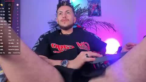 Snapshot of otter_wet chatting on July 1, 7:43 am otter_wet online show from July 1, 7:43 am