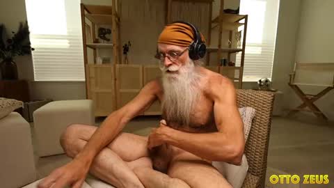 Snapshot of ottozeus chatting on May 18, 1:13 am Otto Zeus online show from May 18, 1:13 am