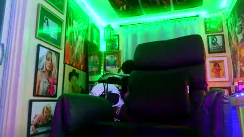 Snapshot of outlaw304 chatting on May 22, 3:02 am outlaw304 online show from May 22, 3:02 am