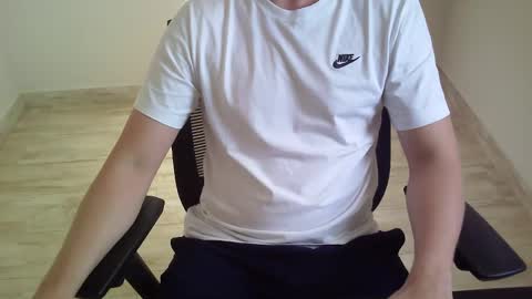 Snapshot of outroemail1807 chatting on April 8, 7:36 pm outroemail1807 online show from April 8, 7:36 pm