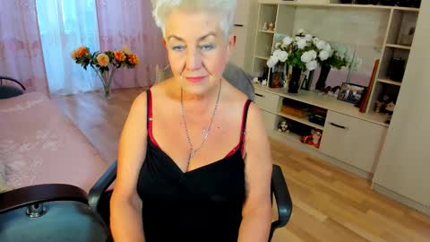 Snapshot of over50games chatting on February 10, 7:45 am Alla online show from February 10, 7:45 am