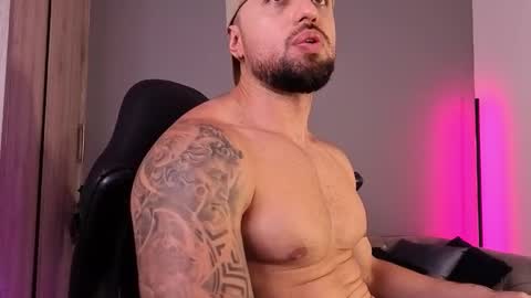 Maximus Owen online show from November 12, 7:57 pm