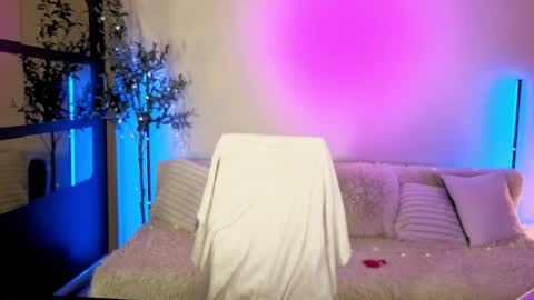 Snapshot of oxy_foxie chatting on March 29, 5:35 pm Oxy Foxie online show from March 29, 5:35 pm