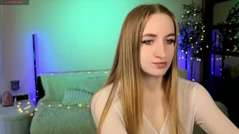 Snapshot of oxy_foxie chatting on April 4, 3:20 pm Oxy Foxie online show from April 4, 3:20 pm