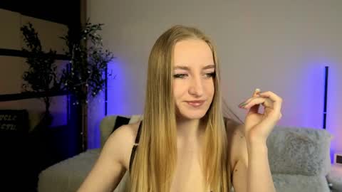Snapshot of oxy_foxie chatting on April 5, 3:31 pm Oxy Foxie online show from April 5, 3:31 pm