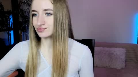 Snapshot of oxy_foxie chatting on May 25, 9:10 pm Oxy Foxie online show from May 25, 9:10 pm