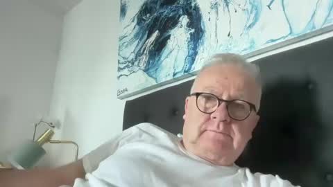 ozhairybearxxxx online show from December 20, 9:17 pm