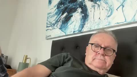 ozhairybearxxxx online show from February 19, 12:50 am