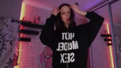 Alice online show from December 12, 8:10 pm