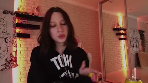 Alice online show from December 15, 8:58 pm