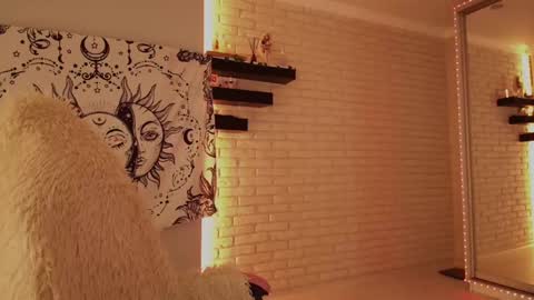 Alice online show from December 17, 8:10 pm