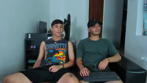 Snapshot of p_jhon chatting on May 2, 4:50 am P online show from May 2, 4:50 am