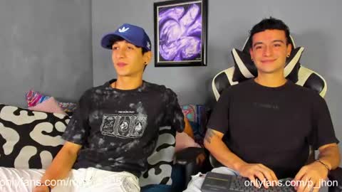 Snapshot of p_jhon chatting on June 14, 2:09 am P online show from June 14, 2:09 am