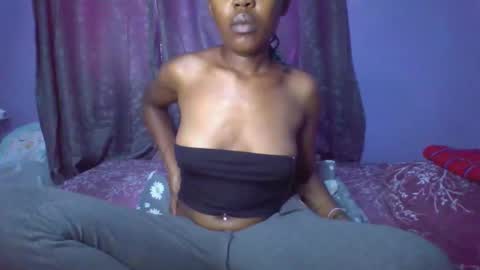 Snapshot of p_valley761523 chatting on October 24, 10:00 am Val online show from October 24, 10:00 am