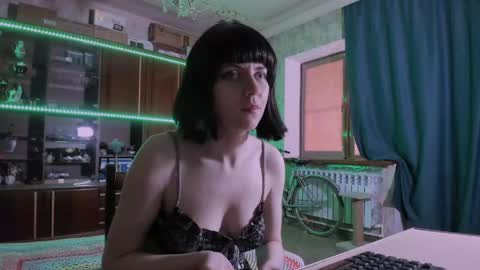 Ella online show from June 2, 7:54 am