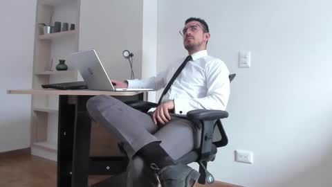 Snapshot of pablo_rincon95 chatting on February 12, 5:05 pm pablo rincon95 online show from February 12, 5:05 pm