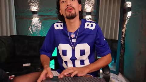 Snapshot of pablo_russoo chatting on February 25, 2:10 am pablo online show from February 25, 2:10 am