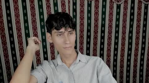 Snapshot of paimon_goetia chatting on January 8, 12:02 am Alexander Grigori online show from January 8, 12:02 am