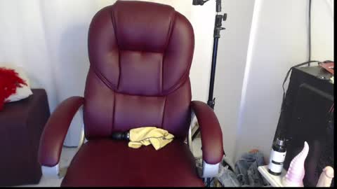 Snapshot of paiper_halliwey chatting on March 7, 11:24 pm paiper online show from March 7, 11:24 pm