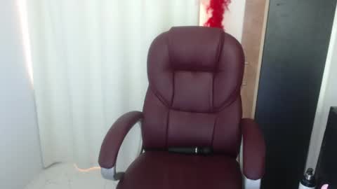 Snapshot of paiper_halliwey chatting on April 29, 6:25 pm paiper online show from April 29, 6:25 pm