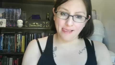 Snapshot of pajamasmilf chatting on April 3, 4:10 am pajamasmilf online show from April 3, 4:10 am