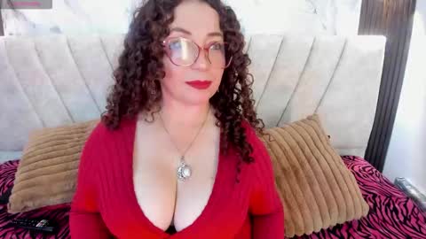 Snapshot of pam_hills chatting on March 9, 6:34 pm You can call me Mommy Goddess Queen online show from March 9, 6:34 pm