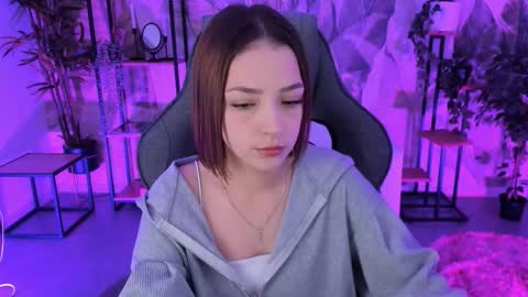 Snapshot of pambeeslyy chatting on October 6, 8:23 am Pam online show from October 6, 8:23 am