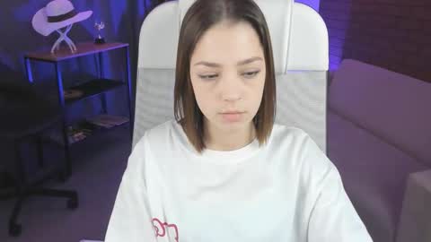 Snapshot of pambeeslyy chatting on January 10, 9:11 am Pam online show from January 10, 9:11 am