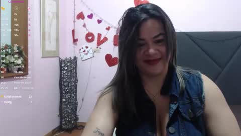 Snapshot of pamela_echeverria chatting on April 29, 11:14 am pamela_echeverria online show from April 29, 11:14 am
