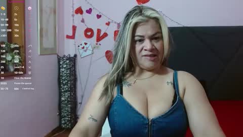 Snapshot of pamela_echeverria chatting on May 16, 11:42 am pamela_echeverria online show from May 16, 11:42 am