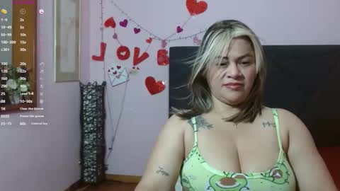 Snapshot of pamela_echeverria chatting on May 19, 11:27 am pamela_echeverria online show from May 19, 11:27 am