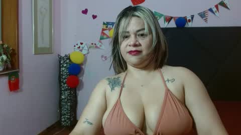 Snapshot of pamela_echeverria chatting on July 17, 11:06 am pamela_echeverria online show from July 17, 11:06 am