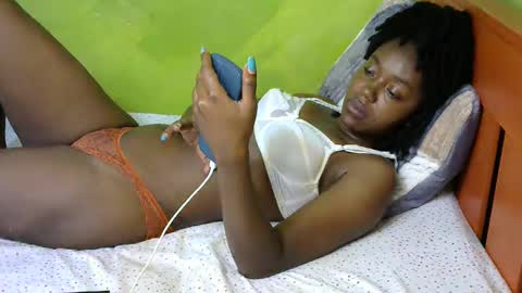 Snapshot of pamelacreed7 chatting on December 6, 5:20 am pamela online show from December 6, 5:20 am