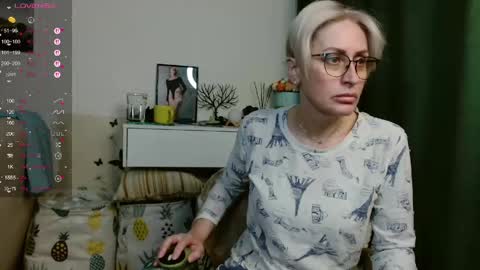 Snapshot of pamellamurphy chatting on May 18, 11:43 pm pamellamurphy online show from May 18, 11:43 pm