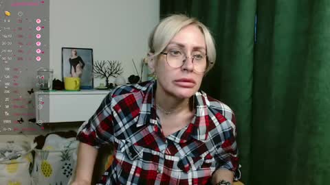 Snapshot of pamellamurphy chatting on May 28, 10:51 pm pamellamurphy online show from May 28, 10:51 pm