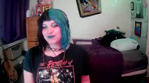 Snapshot of pantygirl929135 chatting on April 23, 12:56 am Princess online show from April 23, 12:56 am