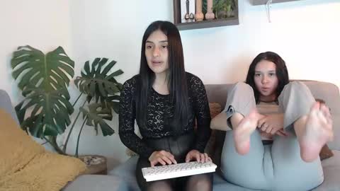 Snapshot of pantyhose_xxx_ chatting on February 13, 6:48 pm pantyhose_xxx_ online show from February 13, 6:48 pm