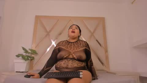 Paola online show from October 24, 9:33 pm