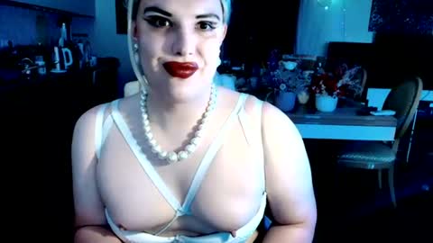 Snapshot of paoladoll chatting on June 15, 8:16 am Sarina Williams online show from June 15, 8:16 am