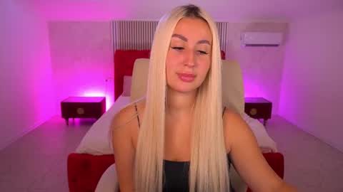 Snapshot of paolamola chatting on June 14, 6:37 am Lia online show from June 14, 6:37 am