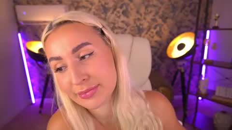 Snapshot of paolamola chatting on July 22, 3:48 pm Lia online show from July 22, 3:48 pm