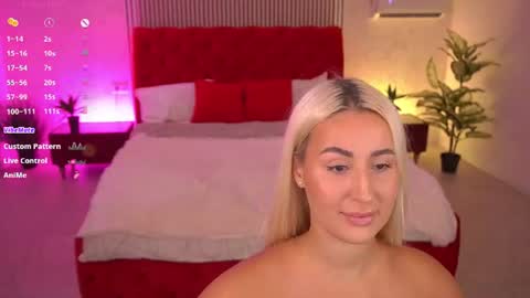 Snapshot of paolamola chatting on July 24, 3:10 pm Lia online show from July 24, 3:10 pm